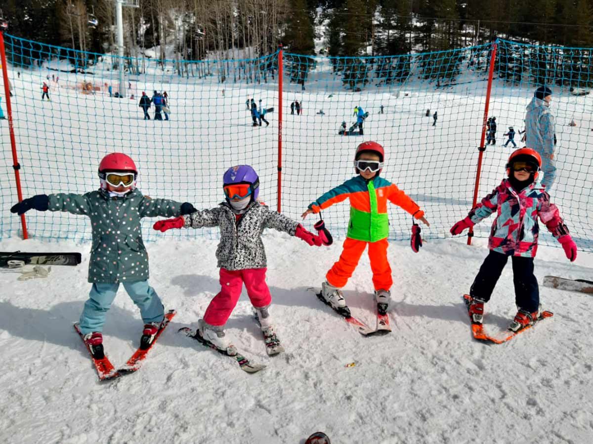 Детская горнолыжная школа и школа сноуборда в горах Архыз - 2022