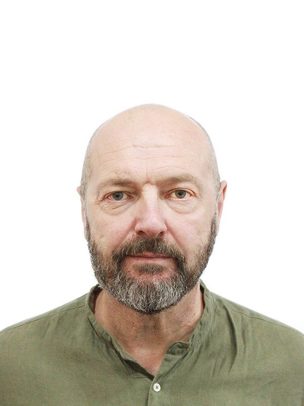 Инструктор по горным лыжам Всероссийской Ассоциации Горнолыжных Инструкторов Ski instructor of the All-Russian Alpine Ski Instructors Association Arkhipov Alexander