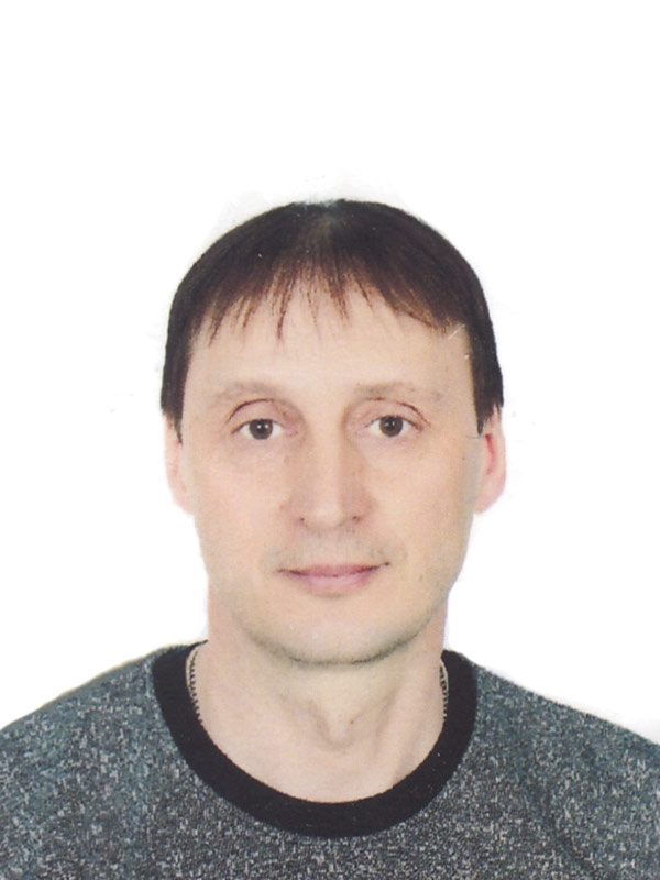 Инструктор по горным лыжам Всероссийской Ассоциации Горнолыжных Инструкторов Ski instructor of the All-Russian Alpine Ski Instructors Association Balaev Vyacheslav