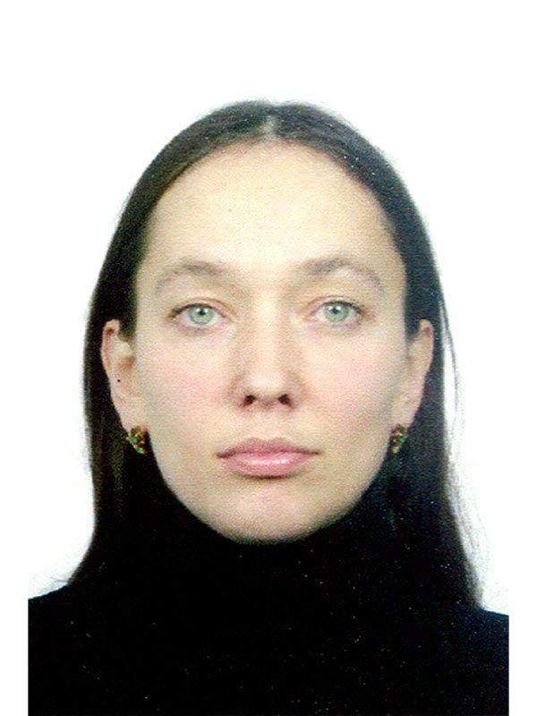 Инструктор по горным лыжам Всероссийской Ассоциации Горнолыжных Инструкторов Ski instructor of the All-Russian Alpine Ski Instructors Association Burkulakova Mariya