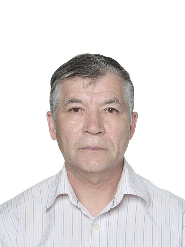Инструктор по горным лыжам Всероссийской Ассоциации Горнолыжных Инструкторов Ski instructor of the All-Russian Alpine Ski Instructors Association Butanaev Vladimir