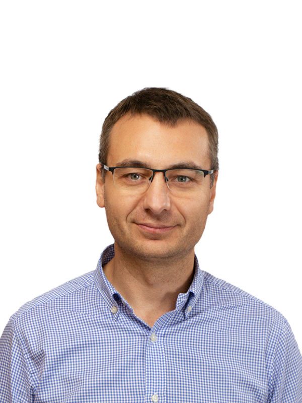 Инструктор по горным лыжам Всероссийской Ассоциации Горнолыжных Инструкторов Ski instructor of the All-Russian Alpine Ski Instructors Association Dubinin Ilia