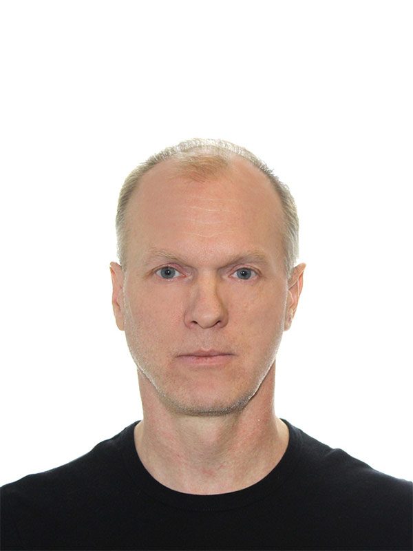 Инструктор по горным лыжам Всероссийской Ассоциации Горнолыжных Инструкторов Ski instructor of the All-Russian Alpine Ski Instructors Association Gaponov Konstantin