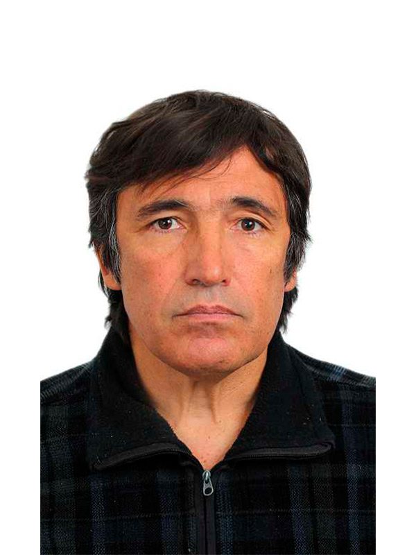 Инструктор по горным лыжам Всероссийской Ассоциации Горнолыжных Инструкторов Ski instructor of the All-Russian Alpine Ski Instructors Association Gonchar Vladimir