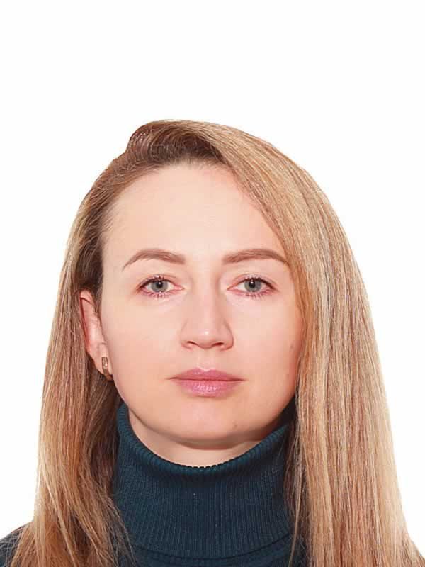 Инструктор по горным лыжам Всероссийской Ассоциации Горнолыжных Инструкторов Ski instructor of the All-Russian Alpine Ski Instructors Association Kashuba Ekaterina