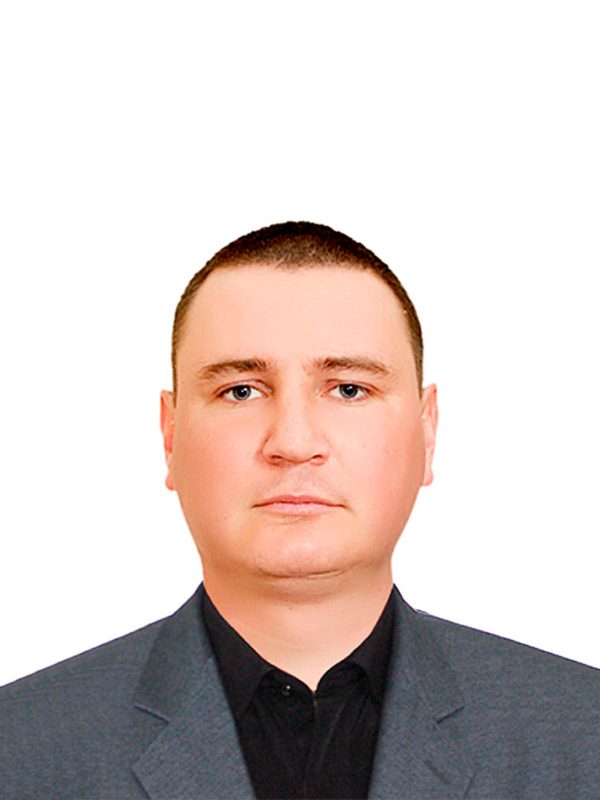 Инструктор по горным лыжам Всероссийской Ассоциации Горнолыжных Инструкторов Ski instructor of the All-Russian Alpine Ski Instructors Association Ledenyov Igor