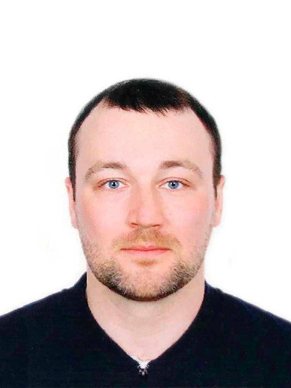 Инструктор по горным лыжам Всероссийской Ассоциации Горнолыжных Инструкторов Ski instructor of the All-Russian Alpine Ski Instructors Association Manchenkov Ivan