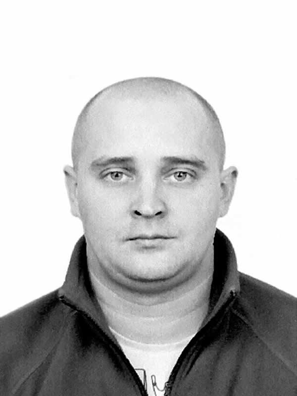 Инструктор по горным лыжам Всероссийской Ассоциации Горнолыжных Инструкторов Ski instructor of the All-Russian Alpine Ski Instructors Association Piankin Roman