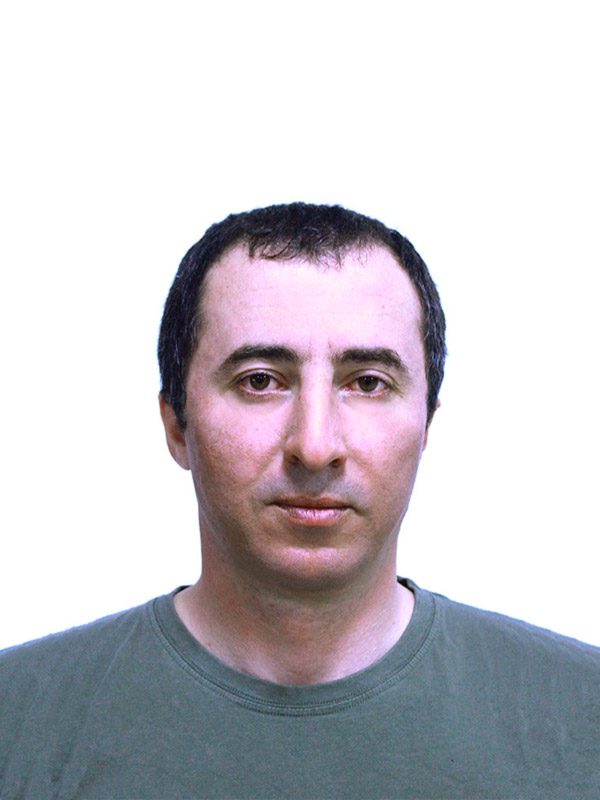 Инструктор по горным лыжам Всероссийской Ассоциации Горнолыжных Инструкторов Ski instructor of the All-Russian Alpine Ski Instructors Association Pliev Ruslan