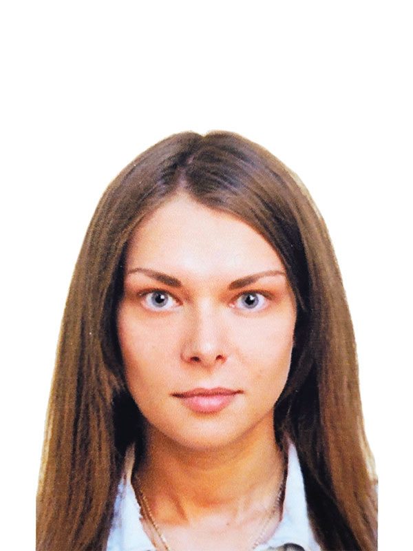 Инструктор по горным лыжам Всероссийской Ассоциации Горнолыжных Инструкторов Ski instructor of the All-Russian Alpine Ski Instructors Association Romashina Yuliya