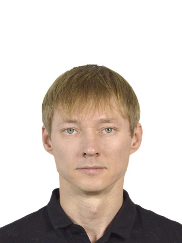 Инструктор по горным лыжам Всероссийской Ассоциации Горнолыжных Инструкторов Ski instructor of the All-Russian Alpine Ski Instructors Association Ruslan Starikov