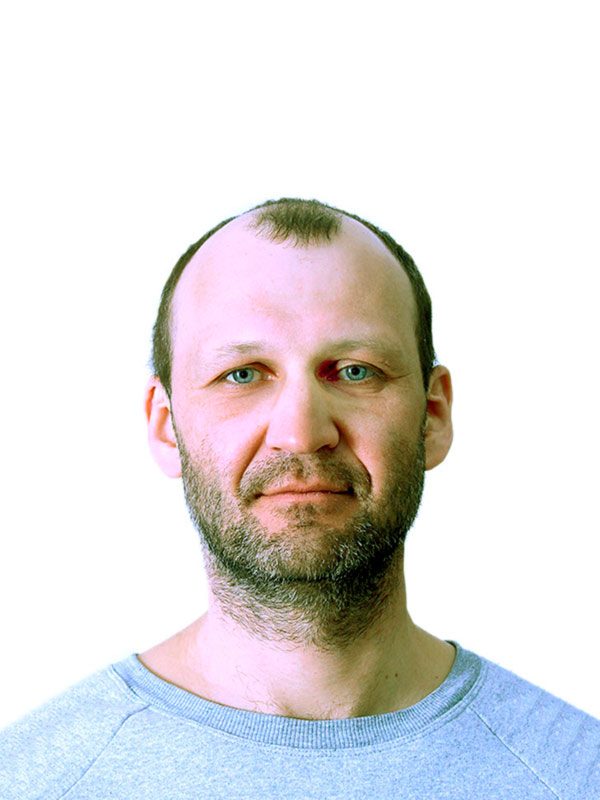 Инструктор по горным лыжам Всероссийской Ассоциации Горнолыжных Инструкторов Ski instructor of the All-Russian Alpine Ski Instructors Association Savenko Evgenij