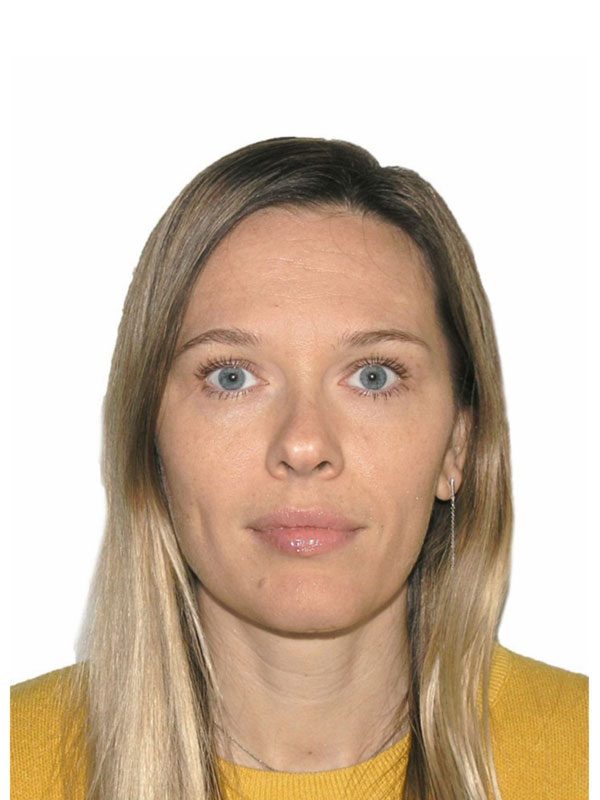 Инструктор по горным лыжам Всероссийской Ассоциации Горнолыжных Инструкторов Ski instructor of the All-Russian Alpine Ski Instructors Association Semenihina Alla
