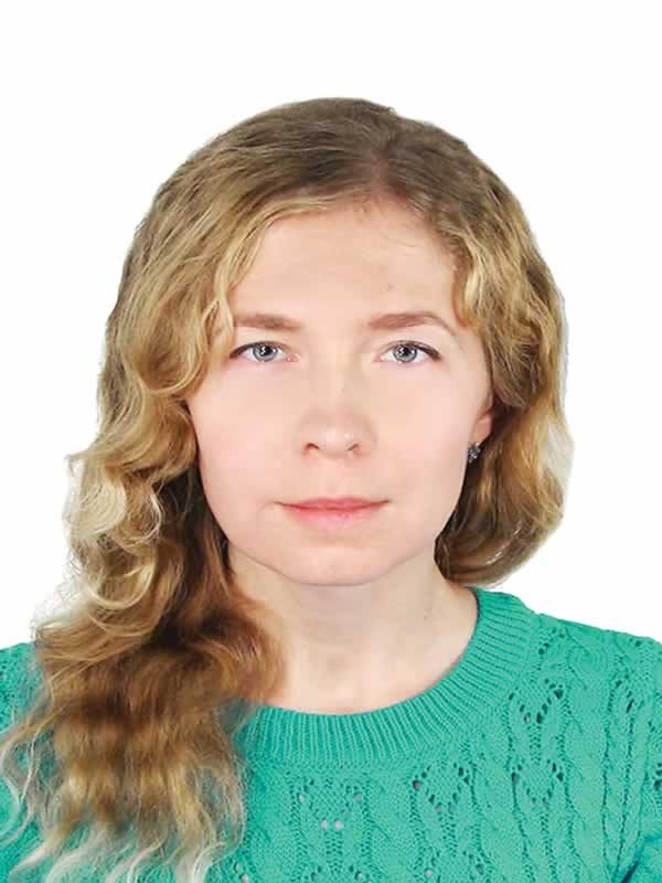 Инструктор по горным лыжам Всероссийской Ассоциации Горнолыжных Инструкторов Ski instructor of the All-Russian Alpine Ski Instructors Association Smirnova Liudmila