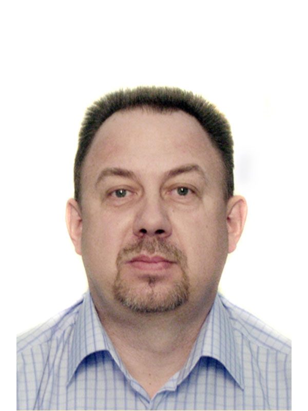 Инструктор по горным лыжам Всероссийской Ассоциации Горнолыжных Инструкторов Ski instructor of the All-Russian Alpine Ski Instructors Association Starikov Andrej