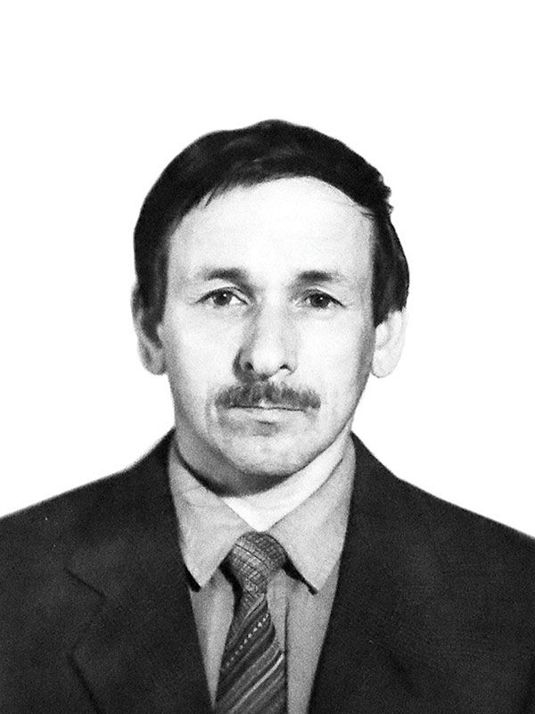 Инструктор по горным лыжам Всероссийской Ассоциации Горнолыжных Инструкторов Ski instructor of the All-Russian Alpine Ski Instructors Association Tatarinov Vitaliy