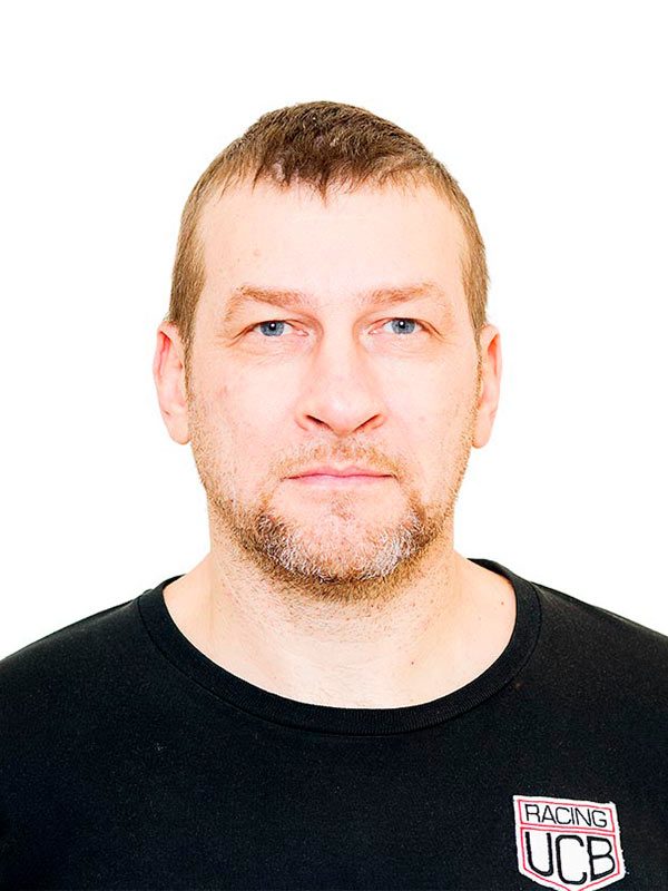 Инструктор по горным лыжам Всероссийской Ассоциации Горнолыжных Инструкторов Ski instructor of the All-Russian Alpine Ski Instructors Association Trubnikov Evgenij