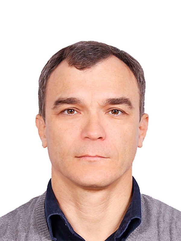 Инструктор по горным лыжам Всероссийской Ассоциации Горнолыжных Инструкторов Ski instructor of the All-Russian Alpine Ski Instructors Association Zaryadnov Vitalij