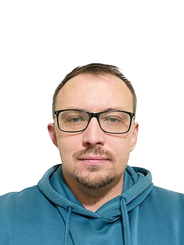 Инструктор по сноуборду Всероссийской Ассоциации Горнолыжных Инструкторов Snowboard instructor of the All-Russian Alpine Ski Instructors Association Kostin Sergey