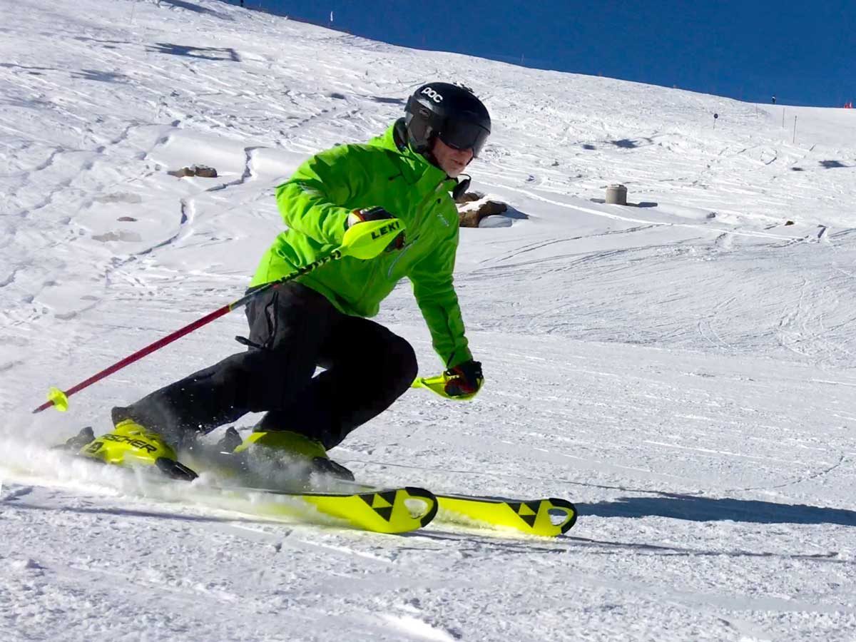 Курсы инструкторов по горным лыжам проводит инструктор-преподаватель Алексей Чистяков