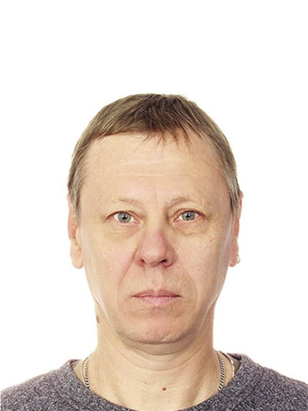 Инструктор по горным лыжам Всероссийской Ассоциации Горнолыжных Инструкторов Ski instructor of the All-Russian Alpine Ski Instructors Association Kuznecov Sergej